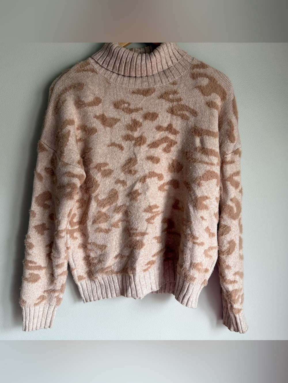 Fate Cream & Tan Leopard Mock Neck Sweater Size Small